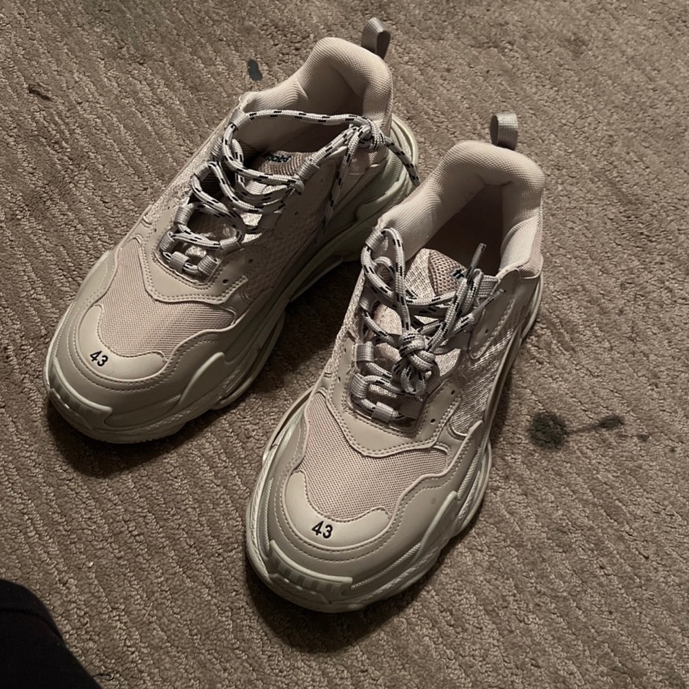 Balenciaga triple s Beige